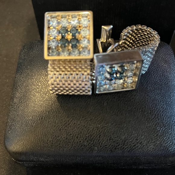 Silver and blue men’s square diamond embossed cuff links - Picture 3 of 3